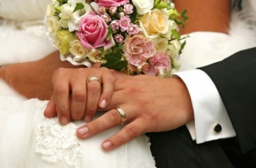 ŞOK OLAY: 29 yaşlı tələbə 80 yaşlı kişi ilə EVLƏNDİ- FOTO