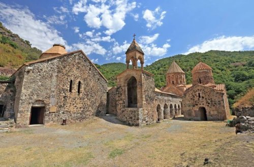 Komitə sədri Xudavəng monastırının alban məbədi olması faktlarından DANIŞDI