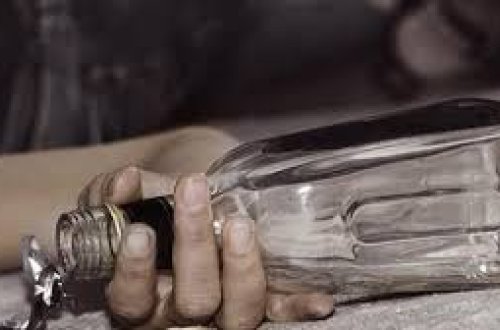 51 yaşlı kişi içkili vəziyyətdə sirkə turşusu içdi