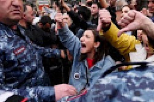 İtkin düşmüş erməni əsgərlərin valideynləri zabiti döyüblər