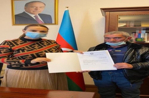 Qənirə Paşayeva Vətən müharibəsi şəhidi Nurlan Vəliyevin atası ilə görüşüb