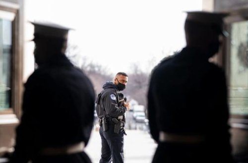 Baydenə məktub vermək istəyən qadının silahlı olduğu aşkar edilib