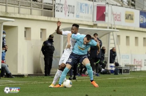 Azərbaycanda futbolçunun dişləri qırıldı