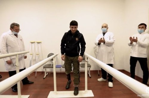 Daha bir qazimiz yüksək texnologiyalı protezlə təmin olundu - VİDEO