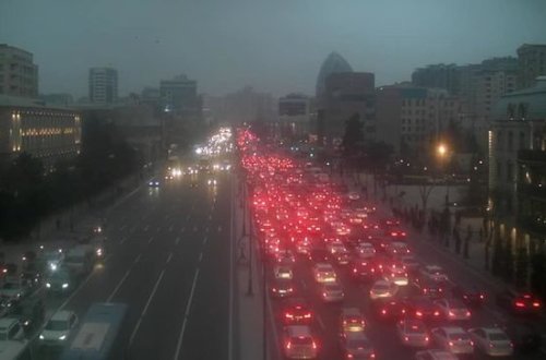 Bakıda bəzi ərazilərdə tıxac yaranıb - SİYAHI + FOTO