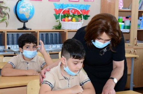 Şagirdlər dərs zamanı maska taxmalıdır? — Nazirlikdən AÇIQLAMA