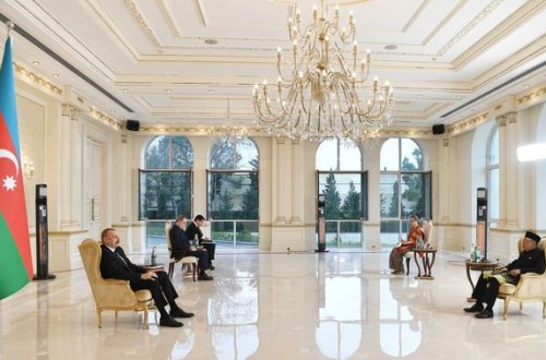 İlham Əliyev İndoneziyanın ölkəmizə yeni təyin olunmuş səfirini qəbul etdi - YENİLƏNİB + FOTO