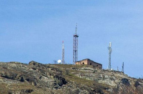 Postları bir-birindən 2-3 metr aralı yerləşən Azərbaycan və Ermənistan əsgərləri - FOTO