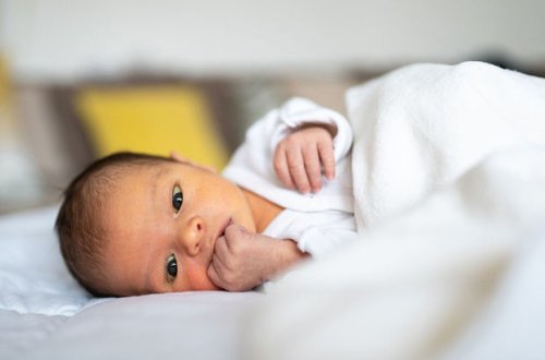 Doğum xərcini ödəyə bilməyən gənc cütlüyün övladı başqasına satıldı