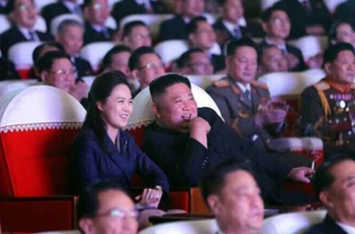 Şimali Koreya liderinin xanımı bir ildən sonra ilk dəfə ictimaiyyət qarşısında