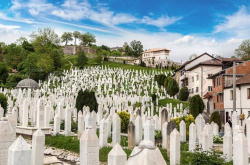 İtaliyada dəfni üçün yer tapılmayan azərbaycanlı uşaq bir ay sonra basdırıldı