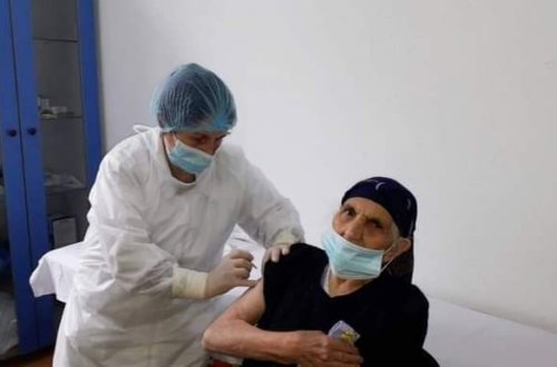 Gədəbəy rayonunun 101 yaşlı sakini COVİD-19 pandemiyasına qarşı peyvənd edildi-FOTO