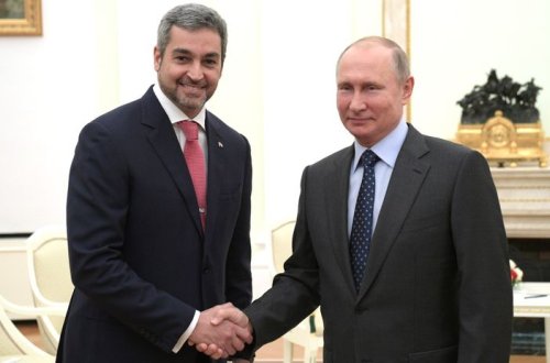 Paraqvay prezidenti “Sputnik V” peyvəndinə görə Putinə təşəkkür edib