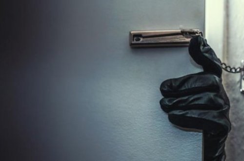 12 yaşlı uşaq nənəsinin evinə girən oğrulara cəhənnəm yaşatdı...