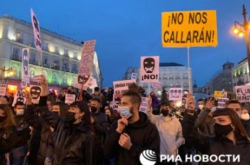 Madriddə həbs edilən reperə dəstək mitinqində polislə qarşıdurma baş verib - FOTO - VİDEO