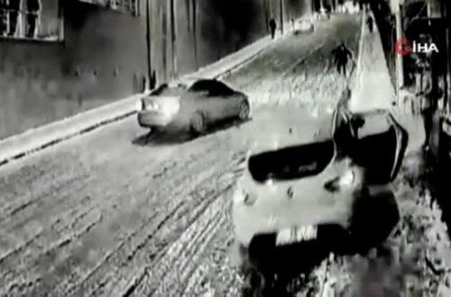 İstanbulda içində uşağın tək olduğu avtomobil həyəcanlı anlar yaşatdı – ANBAAN VİDEO