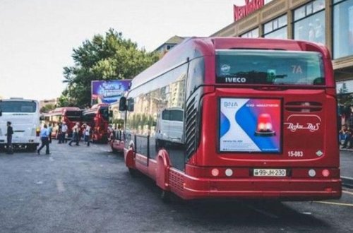 Bakıda 15 yaşlı qızı dayanacaqda avtobus vurdu