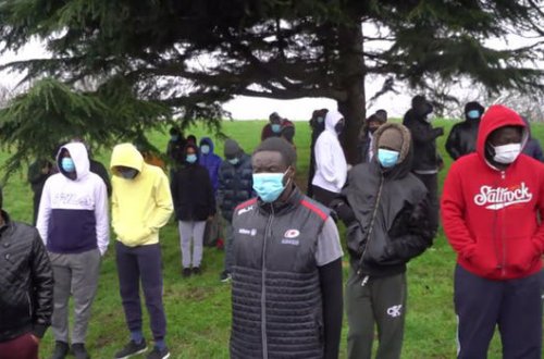 В Британии мигранты бастуют из-за нездоровой пищи - ВИДЕО