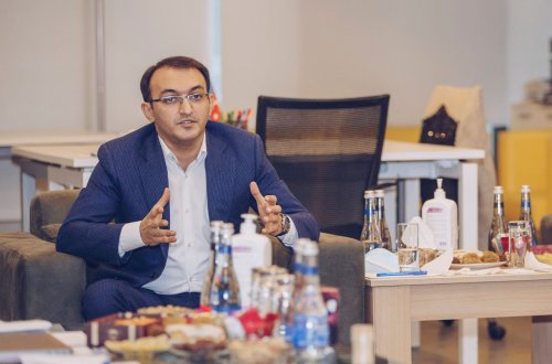 Dövlət Agentliyinin sədri aktiv fəaliyyət göstərən inkubasiya və akselerasiya mərkəzlərinin rəhbərləri ilə görüşüb