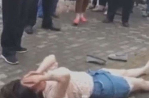 Dəhşət! Bakıda Qızı Vəhşicə Döyüb Videoya Çəkdilər +18 VİDEO