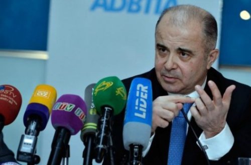 Rektor 1 milyona ev, 440 minə maşın aldı