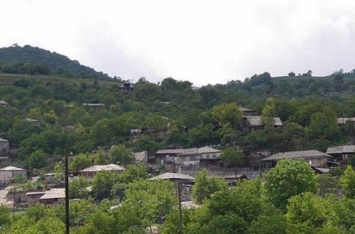 Ermənilər Zəngəzurun Zeyvə kəndini boşaldır