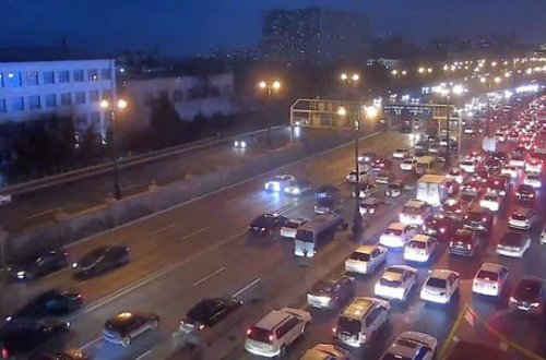 Bakının mərkəzi küçələrində tıxac yaranıb: Avtobuslar gecikir - FOTO