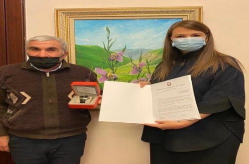 Qənirə Paşayeva qəhrəman şəhidimiz, kapitan Samir Mehdiyevin atası ilə görüşüb