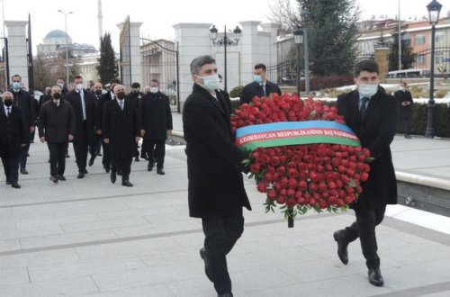 Али Асадов посетил парк Гейдара Алиева в Анкаре - ФОТО