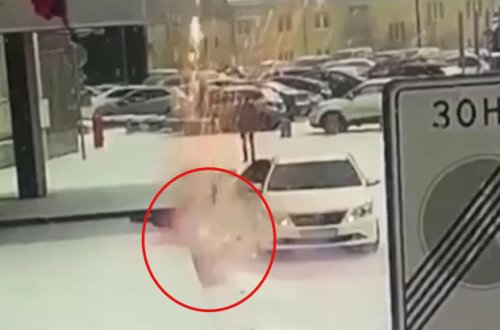 Rusiyada şəhər şurasının spikerinin olduğu avtomobil “atəşə tutuldu” – ANBAAN VİDEO