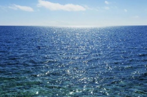 Azərbaycanda tələbə qız özünü dənizə ataraq intihar edib