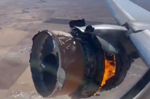 ABŞ-da uçuş zamanı təyyarənin mühərriki yandı - FOTO/VİDEO