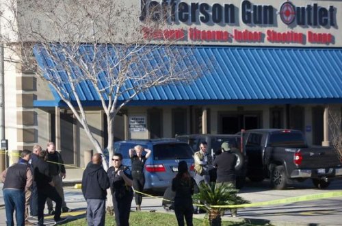 ABŞ-da silah mağazası önündə atışma: Üç ölü, iki yaralı - VİDEO