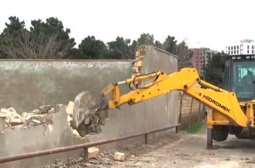 İcra Hakimiyyəti Ziya Məmmədovun obyektlərini sökür? - FOTO