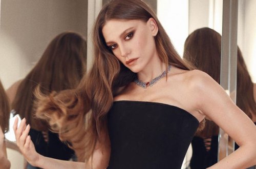 Известная турецкая актриса поделилась новыми кадрами с отпуска - ФОТО