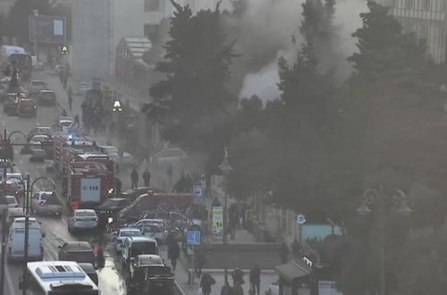 “20 Yanvar” metrosu ərazisindəki yanğın tıxac yaratdı – FOTO