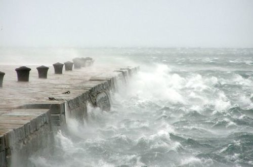 Xəzərdə dalğanın hündürlüyü 2,3 metrə çatdı - FAKTİKİ HAVA