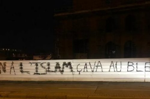 Fransada məscidin divarına bunu yazdılar