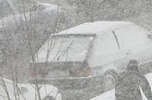 Badamdarda maşınlar qara görə yolun kənarında belə aşıb qaldı - VİDEO