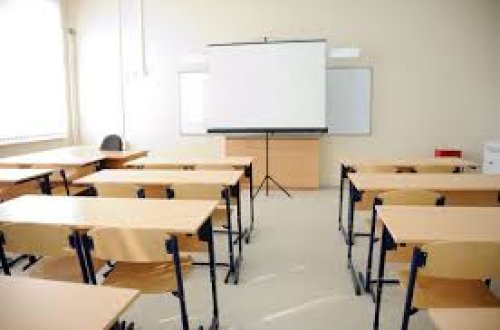 Qarlı havaya görə bəzi məktəblərdə dərslər təxirə salınıb