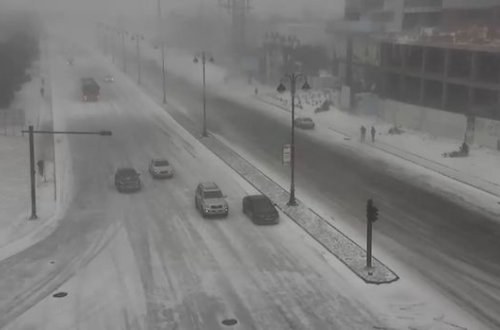 Körpülərin üzərində və tunellərin çıxışlarında yolun hərəkət hissəsi buz bağlayıb - RƏSMİ + FOTO