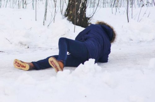 Qarda yıxılan 36 nəfər xəstəxanalıq olub - Yenilənib