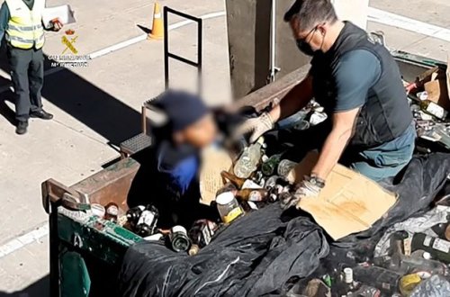 Şüşə ilə dolu konteynerlərdən 41 miqrant çıxdı – VİDEO