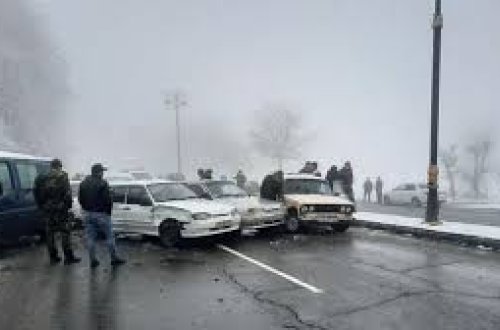 Yolların buz bağlaması nəticəsində baş verən qəzaların sayı açıqlandı