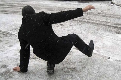 Обнародовано число травмированных в результате падения на скользких дорогах Баку