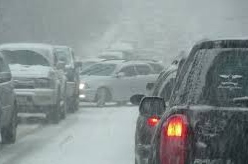 Названо число ДТП, произошедших в Баку из-за снега