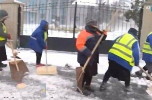 Deputatdan yaşlı qadınların Bakı küçələrini qardan təmizləməsinə REAKSİYA