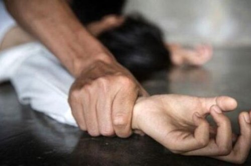 Gənc qız hamam otağında sevgilisi tərəfindən ZORLANDI