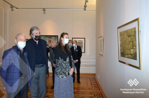 Qənirə Paşayeva Xocalı soyqırımının 29-cu ildönümünə həsr edilmiş “Unudulmaz faciə” adlı sərginin açılışında çıxış edib