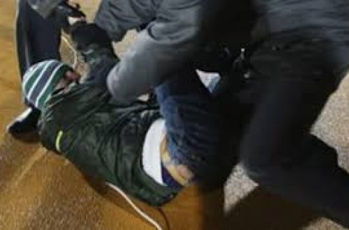 Gədəbəydə üç nəfər birləşərək birini döydü